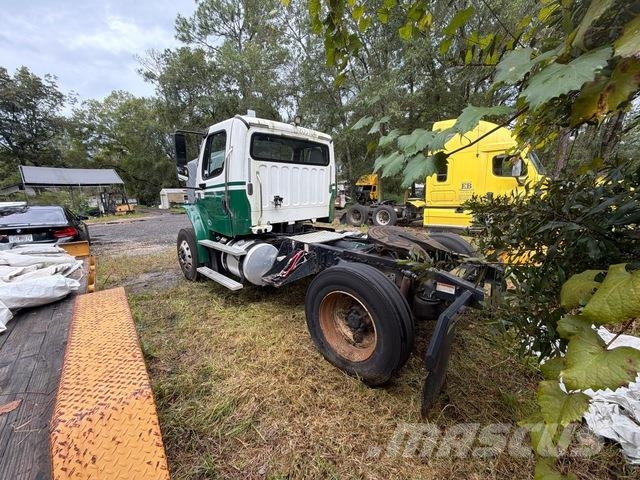 Freightliner M2 106 Vilcēji