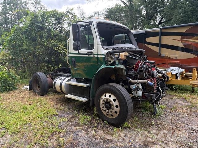 Freightliner M2 106 Vilcēji