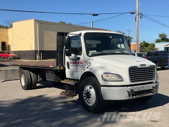 Freightliner M2 106 Pritschenwagen/Pritschenwagen mit Seitenklappe