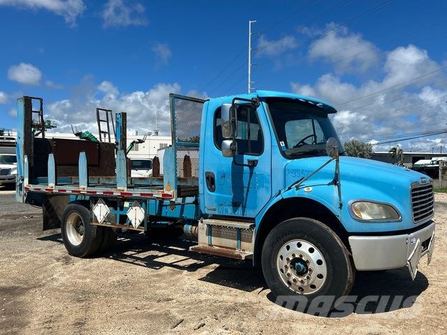 Freightliner M2 106 Platformas/izkraušana no sāniem