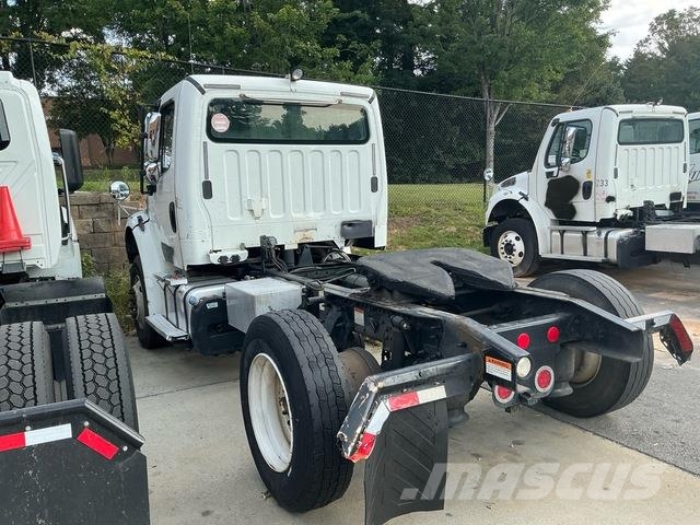 Freightliner M2 106 Vlačilci