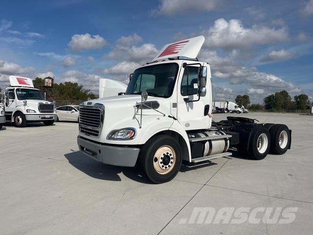 Freightliner M2 112 Τράκτορες
