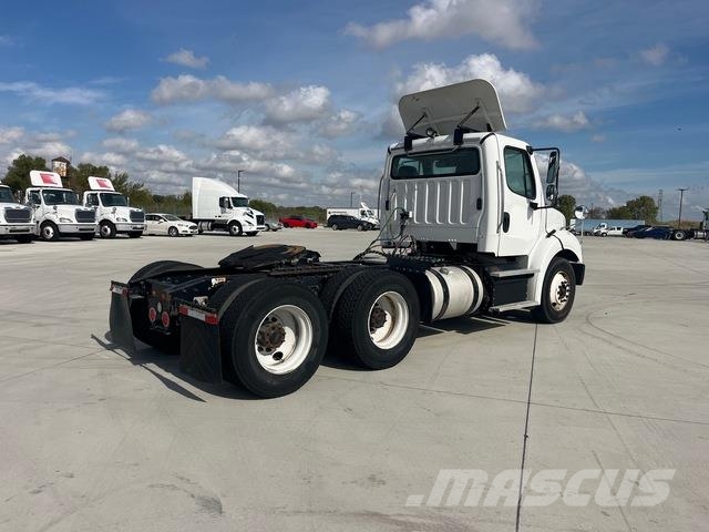 Freightliner M2 112 Τράκτορες
