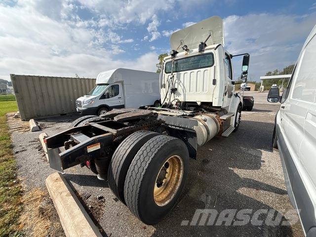 Freightliner M2 112 Vetopöytäautot