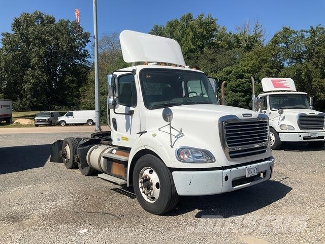 Freightliner M2112 Sattelzugmaschinen