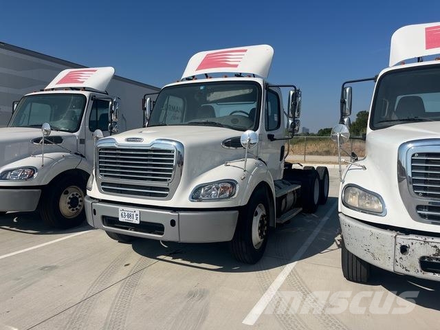 Freightliner M2112 Тягачі