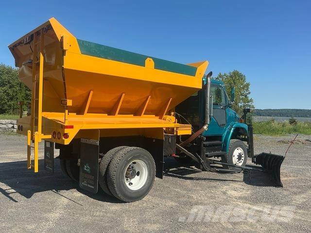 Freightliner mcv حراثات ونصول الجليد