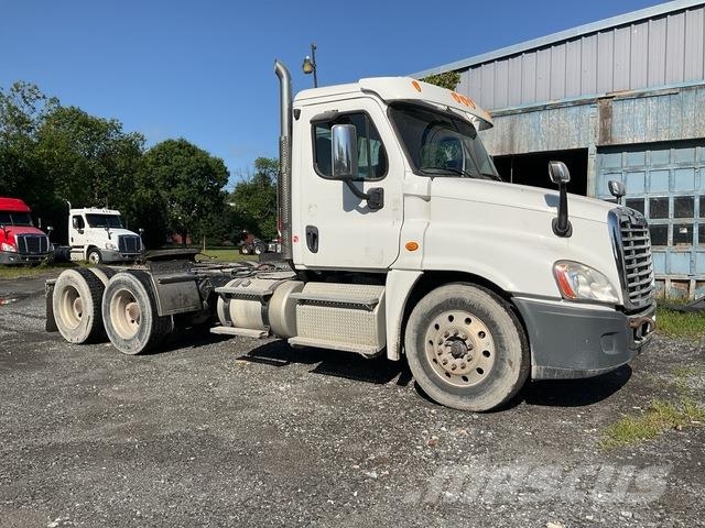 Freightliner PX125064ST Vetopöytäautot