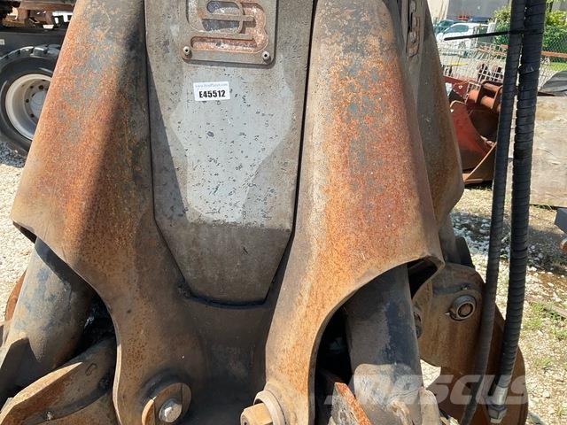 Fuchs MHL335 Stroje pre manipuláciu s odpadom
