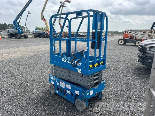 Genie GS-1330M シザースリフト