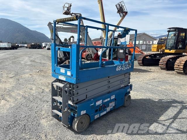 Genie GS2632 Žirkliniai keltuvai