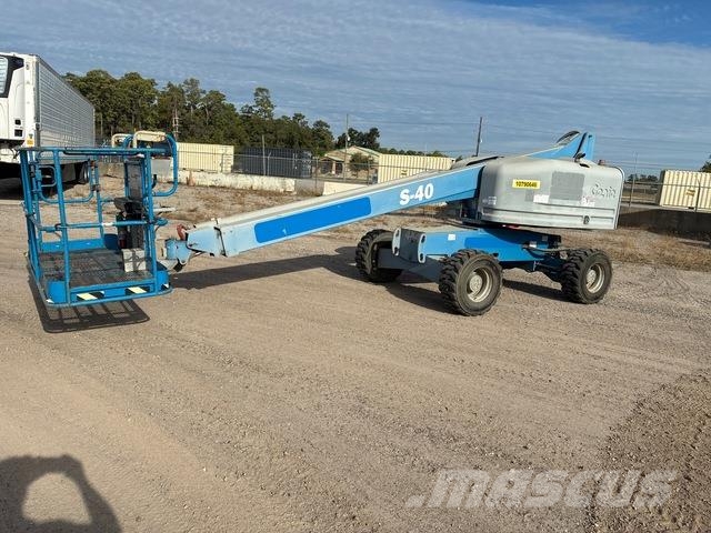 Genie S-40 Teleskopiniai keltuvai
