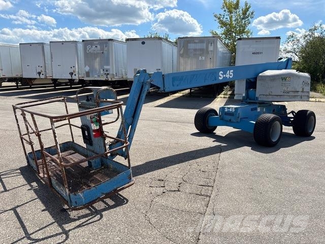 Genie S-45 Telescopic boom lifts