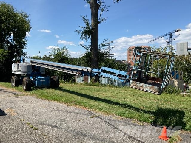 Genie S-85 Telescopic boom lifts