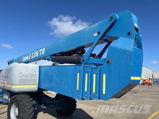 Genie Z135/70 Kĺbové plošiny