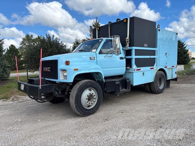 GMC C7500 Slamsugere
