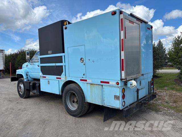 GMC C7500 Slamsugere