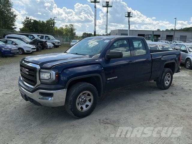 GMC Sierra 1500 Vieglais kravas automobilis/izkraušana no sāniem