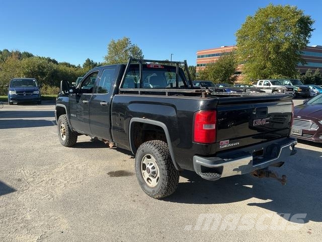 GMC Sierra 2500D Kis teherszállító/Platós kocsi