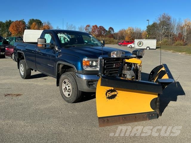 GMC Sierra 2500HD Snow blades and plows