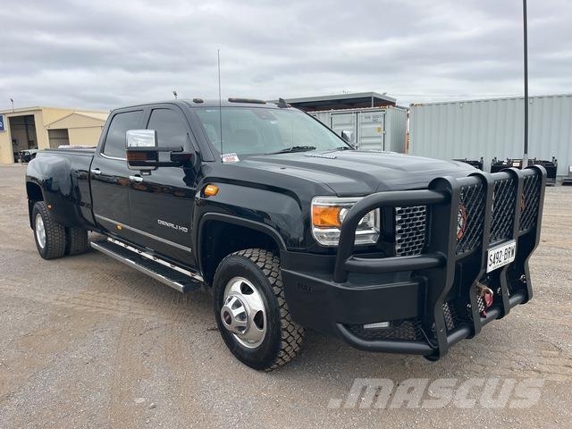 GMC Sierra 3500HD Vieglais kravas automobilis/izkraušana no sāniem