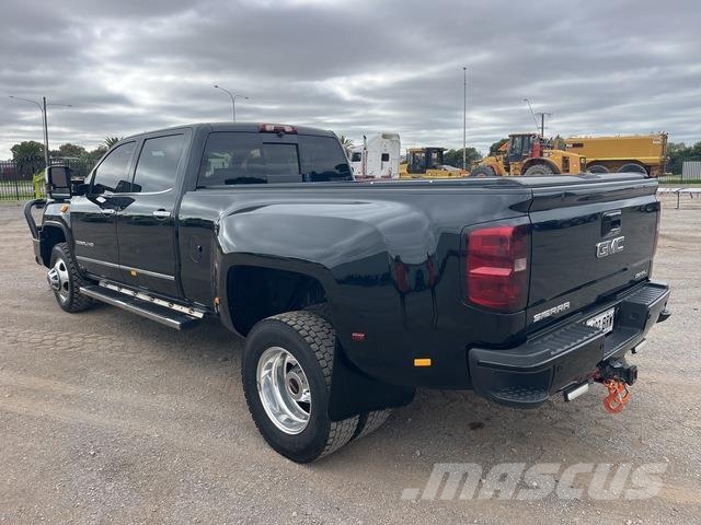 GMC Sierra 3500HD Vieglais kravas automobilis/izkraušana no sāniem