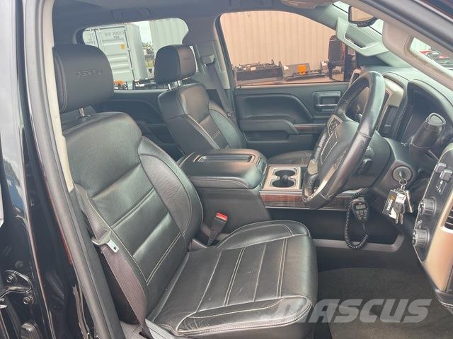 GMC Sierra 3500HD Vieglais kravas automobilis/izkraušana no sāniem