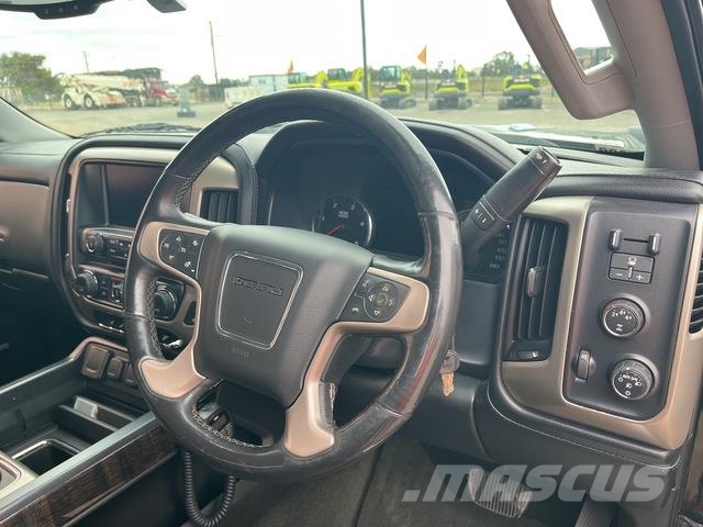 GMC Sierra 3500HD Vieglais kravas automobilis/izkraušana no sāniem