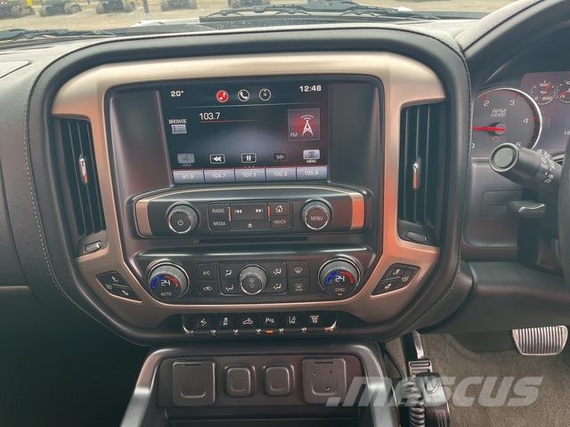 GMC Sierra 3500HD Vieglais kravas automobilis/izkraušana no sāniem