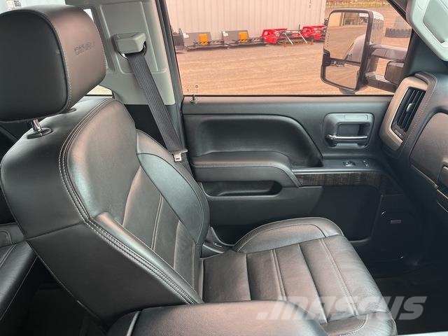 GMC Sierra 3500HD Vieglais kravas automobilis/izkraušana no sāniem