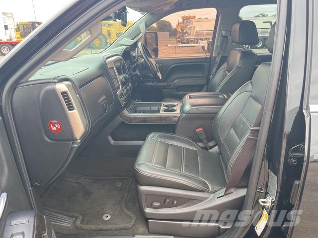 GMC Sierra 3500HD Vieglais kravas automobilis/izkraušana no sāniem