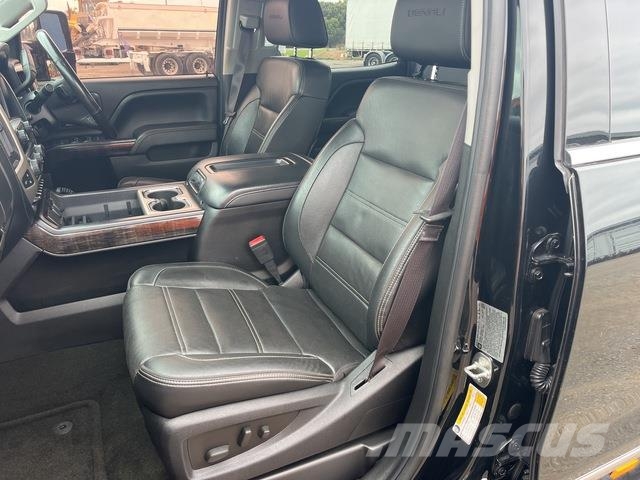 GMC Sierra 3500HD Vieglais kravas automobilis/izkraušana no sāniem