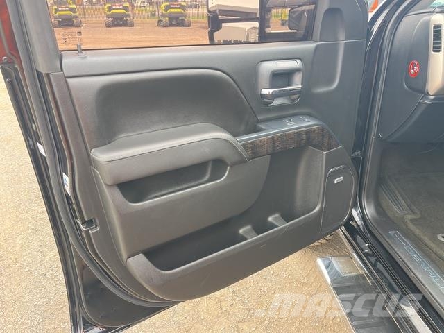 GMC Sierra 3500HD Vieglais kravas automobilis/izkraušana no sāniem
