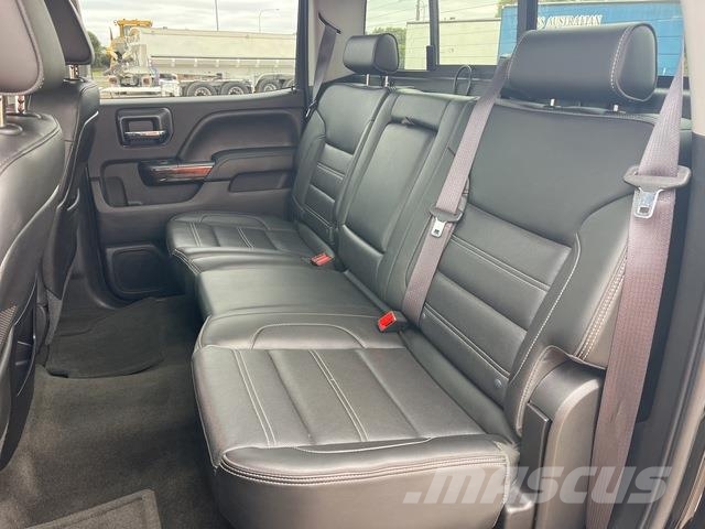 GMC Sierra 3500HD Vieglais kravas automobilis/izkraušana no sāniem