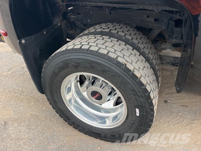 GMC Sierra 3500HD Vieglais kravas automobilis/izkraušana no sāniem