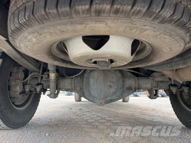 GMC Sierra 3500HD Vieglais kravas automobilis/izkraušana no sāniem