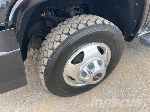 GMC Sierra 3500HD Vieglais kravas automobilis/izkraušana no sāniem