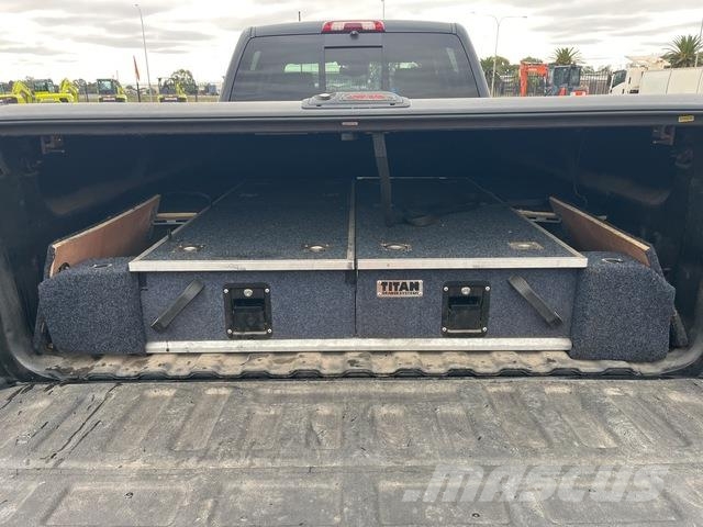 GMC Sierra 3500HD Vieglais kravas automobilis/izkraušana no sāniem