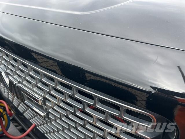 GMC Sierra 3500HD Vieglais kravas automobilis/izkraušana no sāniem