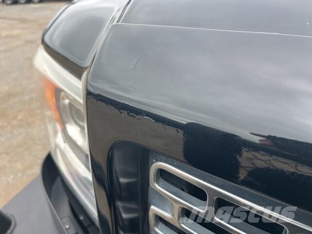 GMC Sierra 3500HD Vieglais kravas automobilis/izkraušana no sāniem