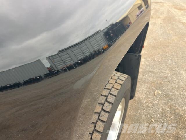 GMC Sierra 3500HD Vieglais kravas automobilis/izkraušana no sāniem