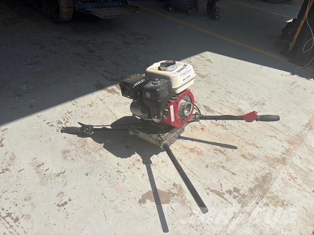 Ground Hog C-71-5H Malé vŕtacie stroje