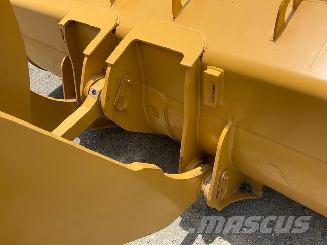 Hindustan Cat 2021F Utovarivači na kotačima