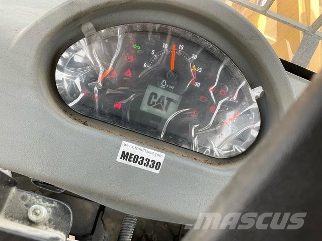 Hindustan Cat 2021F Utovarivači na kotačima