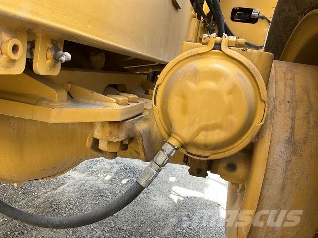 Hindustan Cat 2021F Utovarivači na kotačima
