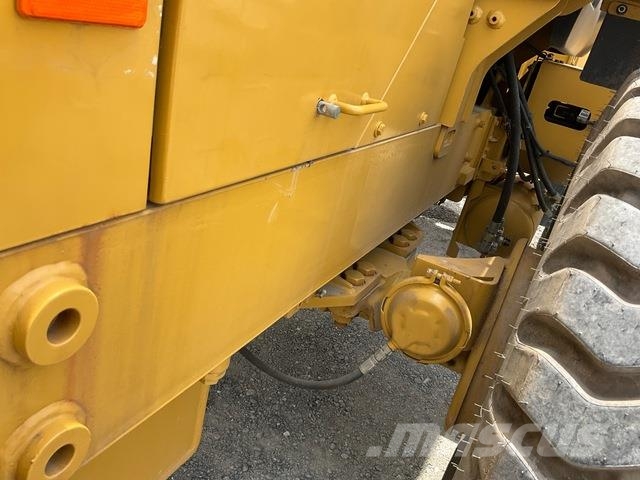 Hindustan Cat 2021F Utovarivači na kotačima