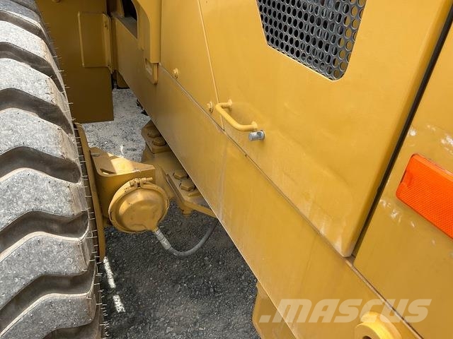 Hindustan Cat 2021F Utovarivači na kotačima