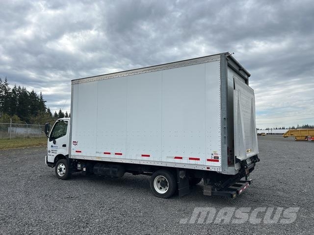 Hino 155 Camiones con caja de remolque