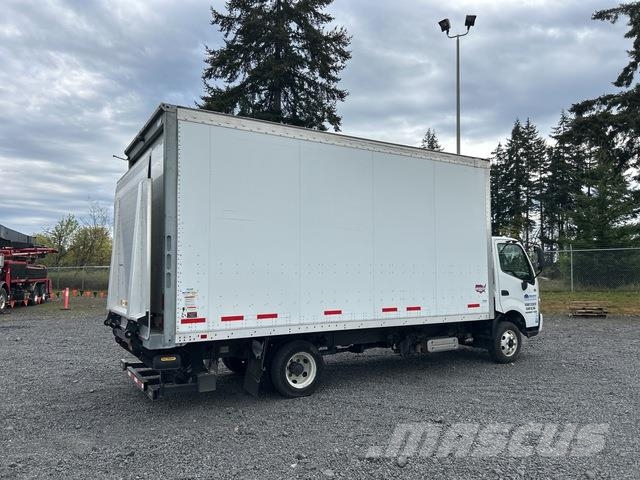 Hino 155 Camiones con caja de remolque