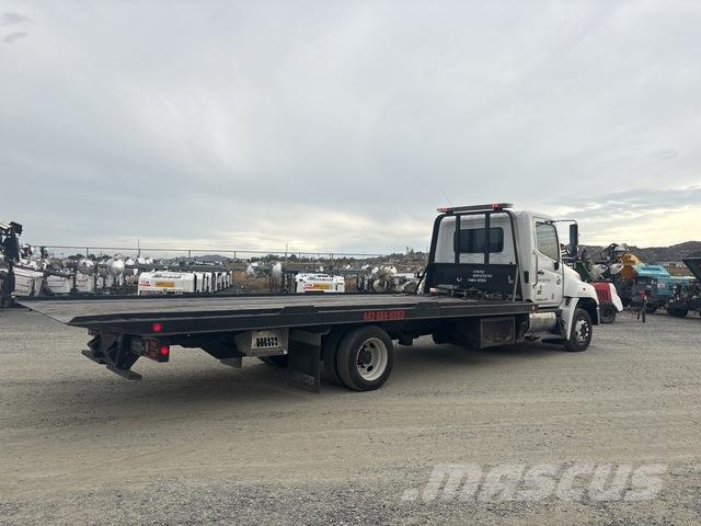 Hino 258 Evakuators ar manipulatoru